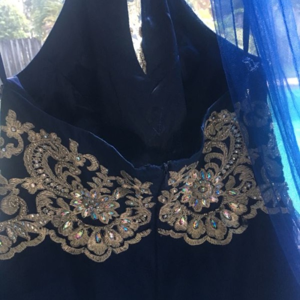 Dress - Picture 3 of 8